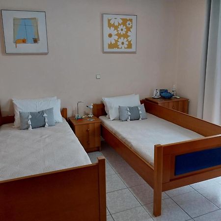 Elegant Apartment Near The Beach Néa Péramos Eksteriør billede