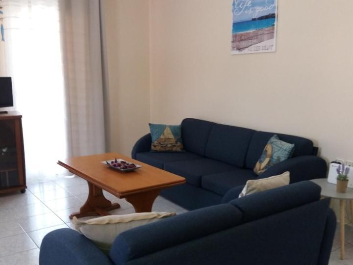 Elegant Apartment Near The Beach Néa Péramos Eksteriør billede