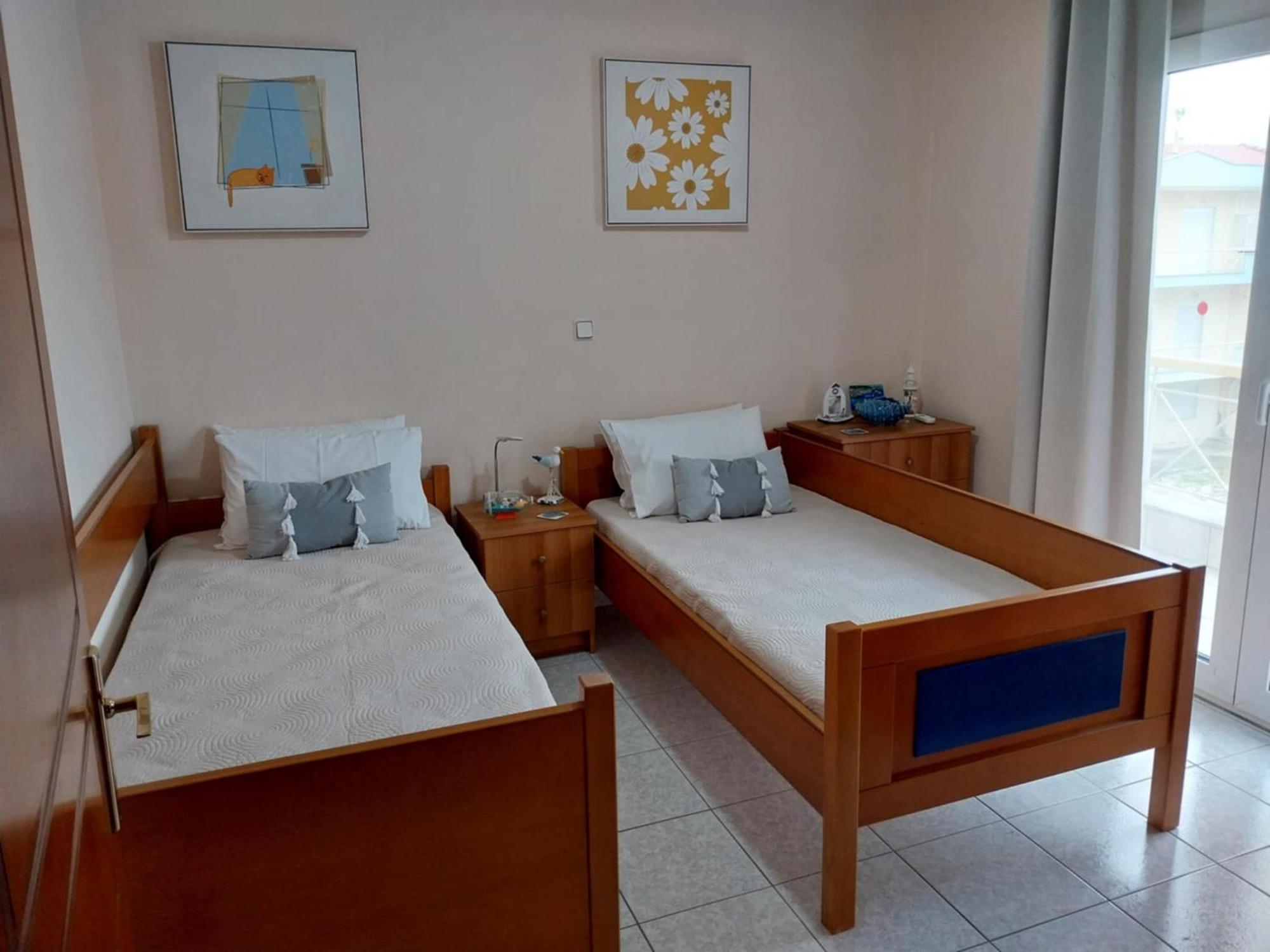 Elegant Apartment Near The Beach Néa Péramos Eksteriør billede