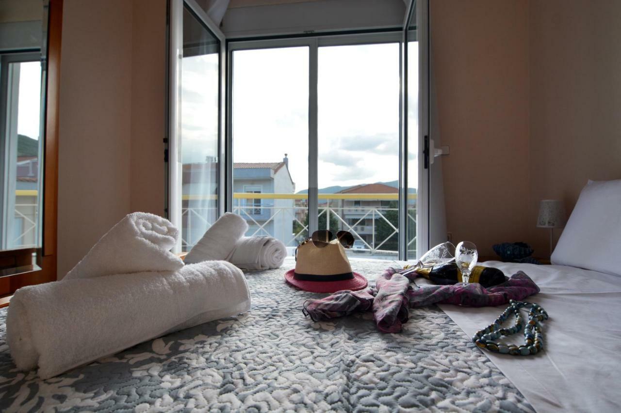 Elegant Apartment Near The Beach Néa Péramos Eksteriør billede