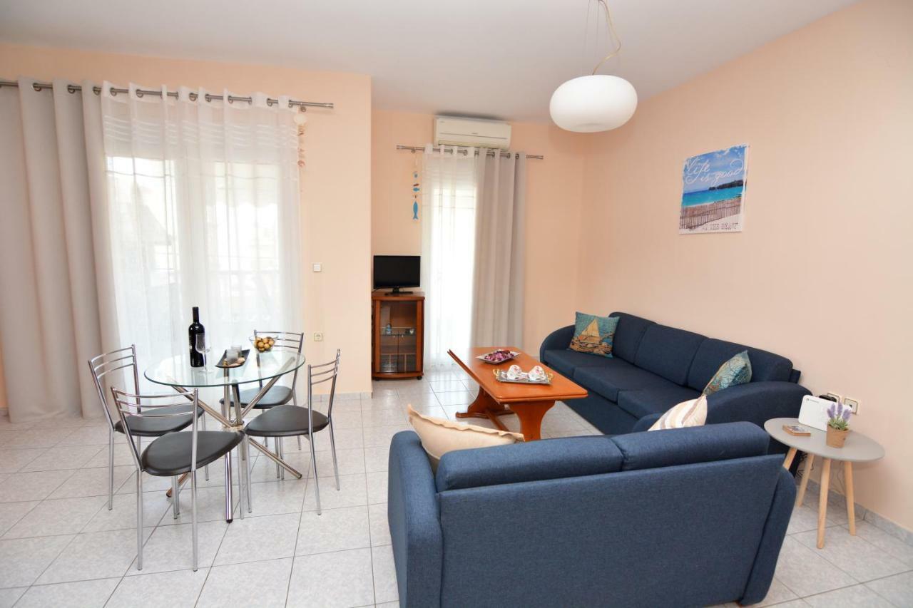 Elegant Apartment Near The Beach Néa Péramos Eksteriør billede