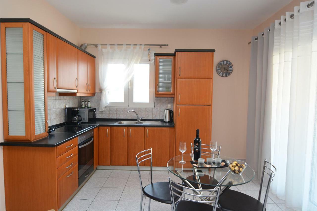 Elegant Apartment Near The Beach Néa Péramos Eksteriør billede