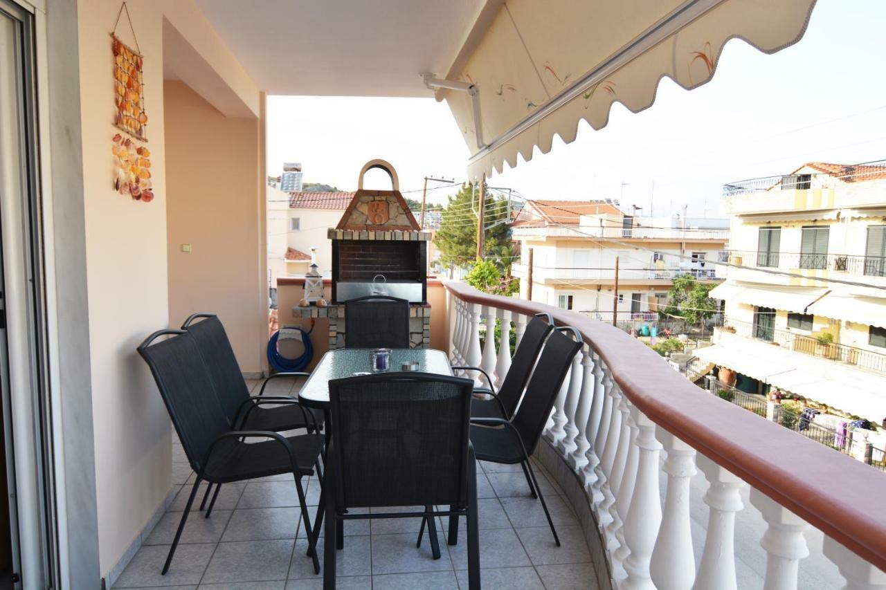 Elegant Apartment Near The Beach Néa Péramos Eksteriør billede