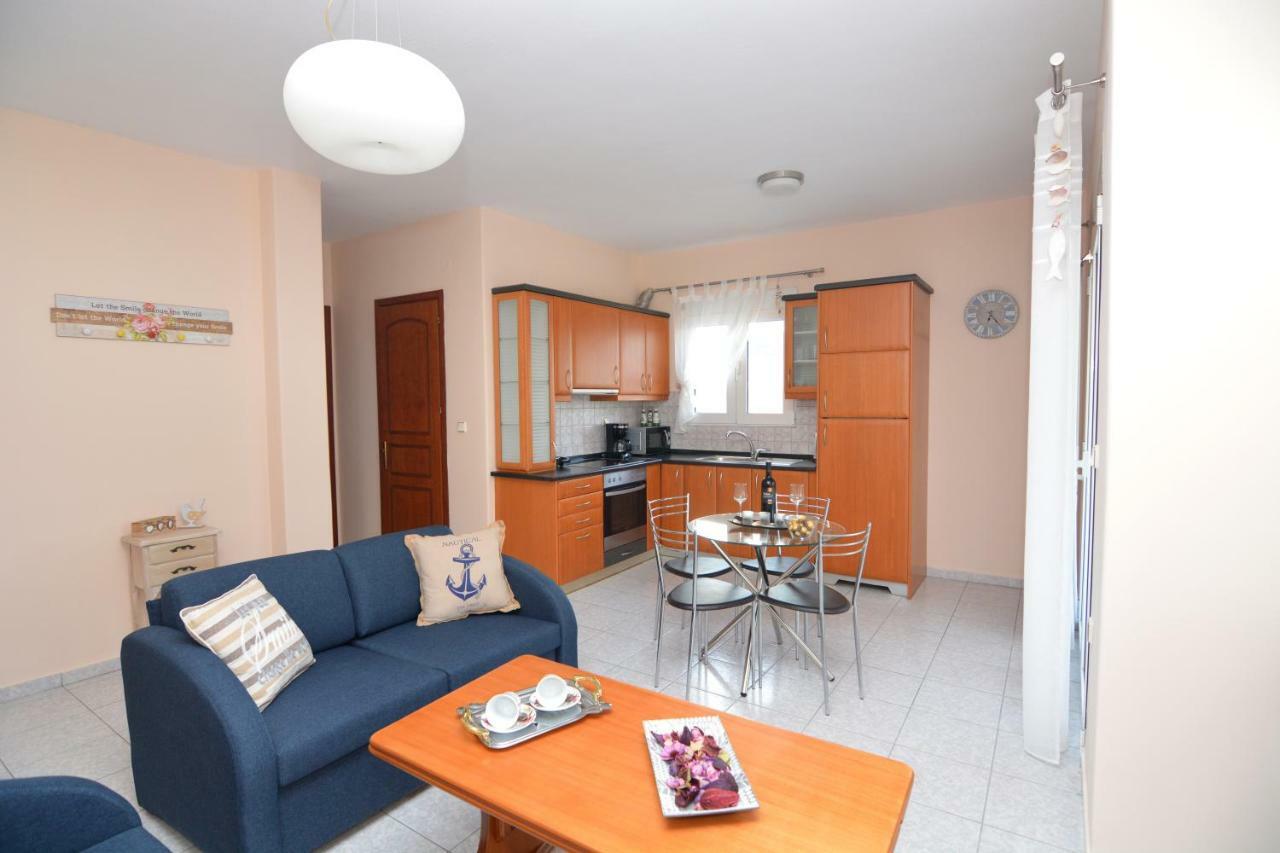 Elegant Apartment Near The Beach Néa Péramos Eksteriør billede