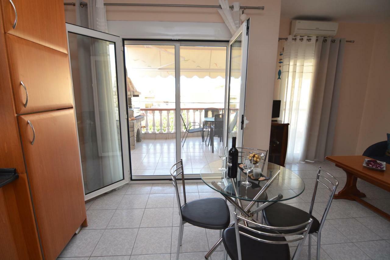 Elegant Apartment Near The Beach Néa Péramos Eksteriør billede
